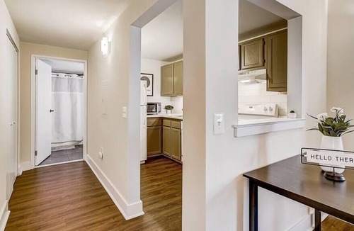 Gayborhood Apartment | Frontdesk | Bright Studio in Midtown