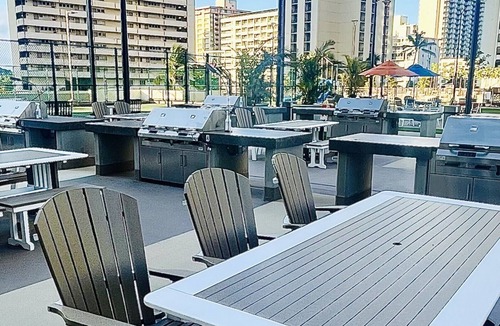 Waikiki Condo | Fully Remodelled View Condo with Free Parking, Pool, Hottub, Sauna, Tennis Court