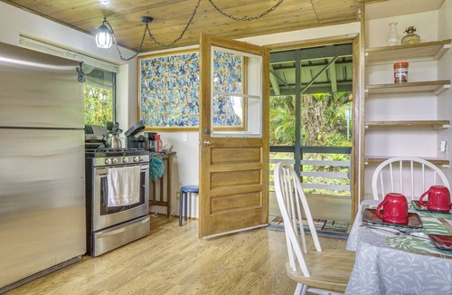 Hawaiian Acres House | Garden & Forest Views! Quiet Kurtistown Escape