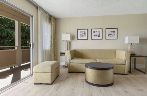 Wailua Hotel | Garden Island Escape! Perfect Vacation | Onsite Pool + Hot Tub + Free Parking