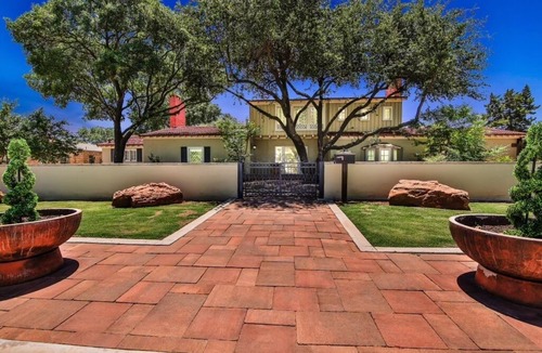 Heart of Lubbock House | Gatsby Getaway 2 miles to TTU w/Pool+Speakeasy+Bar