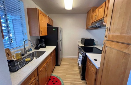 Waipahu House | Gorgeous 2-bedroom townhome with AC in friendly near Waikele outlet mall.