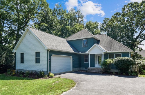 Bethany Beach House | Gorgeous Bethany retreat! Dog friendly, 4 BR/3BA, near trails, <2 miles to beach
