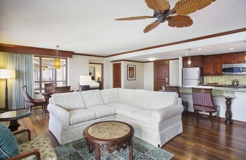 Waikiki Resort | Grand Islander HGVC HV Beachfront Resort & Spa