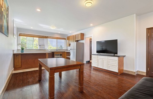 Waimanalo Beach House | Great Price! 3800sf 7 rooms 4 baths Huge Gated House Steps from Waimanalo Beach