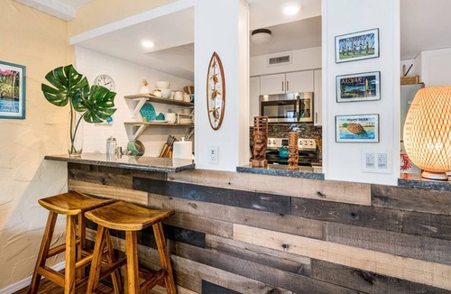 Kailua-Kona Condo | 🏖️Ground Floor Fully Upgraded Kona Condo Steps to Ocean Pool | AC