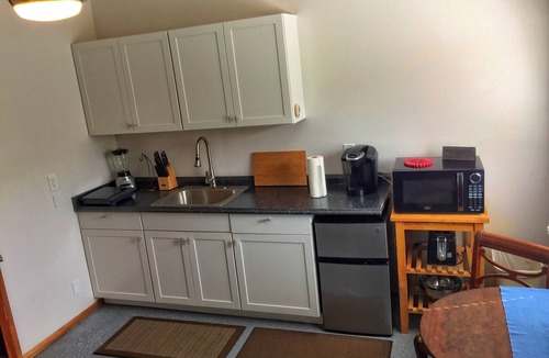 Kapoho Apartment | Hale "Hā Hā" Apartment - 3 blocks from ocean cliffs