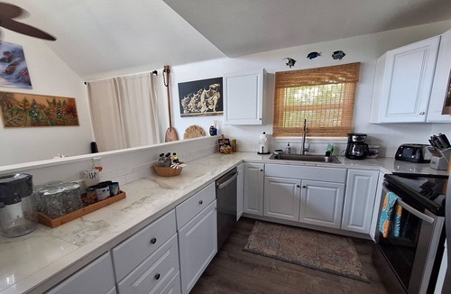 Keaau House | Hale Kailani - Perfect Oceanfront Cottage for Relaxing Stays - Sunrise Views