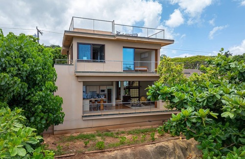 Haleiwa House | HaleGator by Gather: Award-Winning Oceanfront Home w/Rooftop Lanai & Views