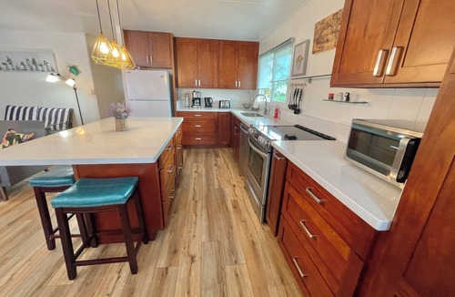 Ewa Cottage | Hawaian style home with AC, by the ocean