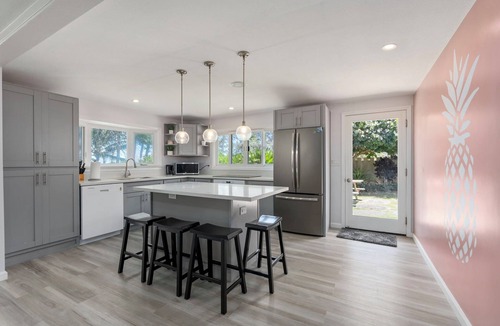 Waimanalo Beach House | Hawaiian Beachfront Living! Gorgeous Whole Home on Oahu’s East Coast Sleeps 10