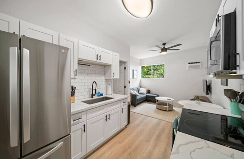 Hilo House | Hawaiian Getaway | Iconic Sites | Pet-Friendly