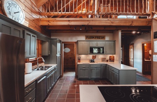 Rockbridge Cabin | High Meadows Secluded Luxury Lodge, 20+ Acres, Hot Tub, Private Trails, Wifi