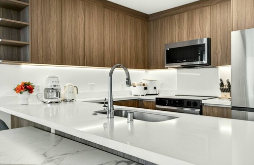 Ala Moana Apartment | High-Rise Retreat | Panoramic Ocean & City Views