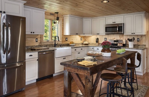 Lochmere Cabin | Hiking,fishing,boating,girls weekends,golf, one min to Lake Estate,dog friendly