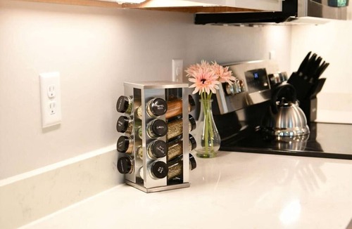Rossville House | Hillside Retreat-Sleeps 8, Hot Tub, Fire Pit.