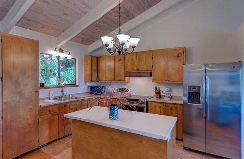 Ninole House | Home with Ocean Views Along the Hamakua Coast
