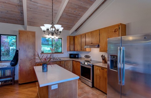 Ninole House | Home with Ocean Views Along the Hamakua Coast