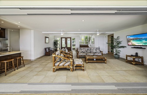 Mokuleia House | Hula House - Beachfront North Shore - NEW SPECIAL FALL RATES.