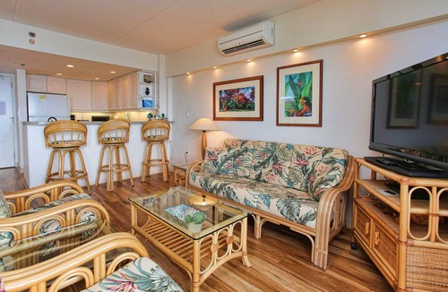 Waikiki Condo | Ilikai 1904 Ocean/Sunset/Marina Views King Bed