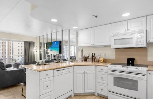 Waikiki Apartment | Ilikai 2 Ocean view Studios Sleeps 10 Steps to Harbor Complimentary Car with 6 Nights ML-4142
