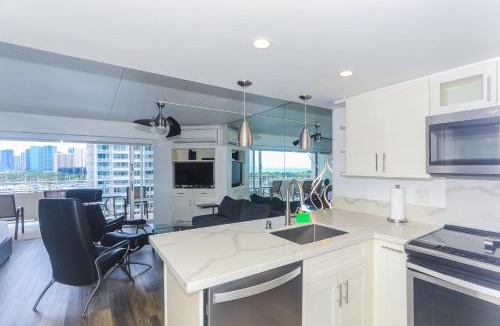 Waikiki House | Ilikai Tower 1033