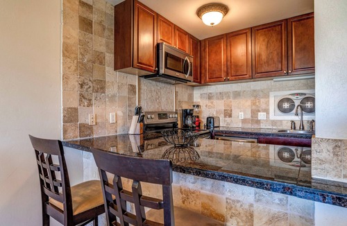 Kahana Condo | Island Escape at Kahana Sunset E2E – 1BR Condo