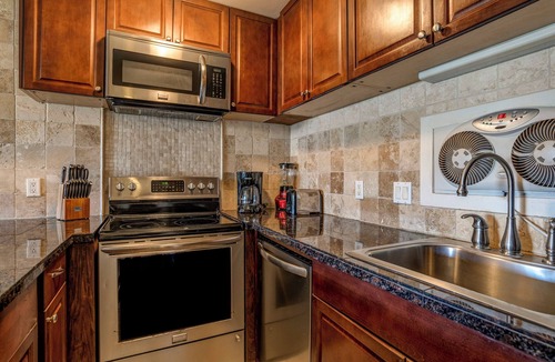 Kahana Condo | Island Escape at Kahana Sunset E2E – 1BR Condo