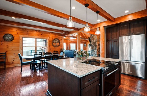 Logan Cabin | Jolly Acres | Hocking Hills, Luxury Cabin, Hot Tub