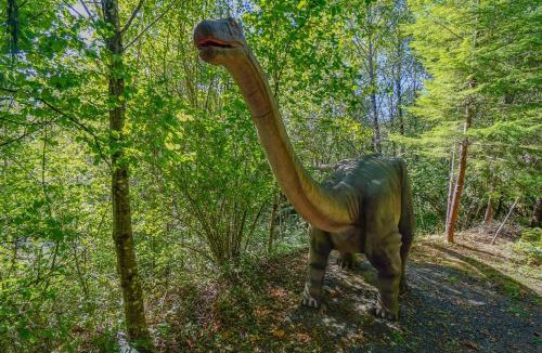 Washougal House | Jurassic Retreat - LifeSize Dinos, Hot Tub, Game Room, Sleeps 12