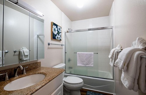 Keauhou House | Just Remodeled-Amazing Ocean Views over Lush Golf Course-Country Club Villas 320