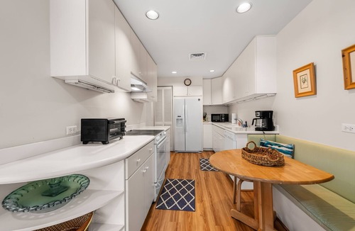 Waialae Iki Condo | Kahala Beach Villa: Condo w/Tropical Garden Views & Beach Access