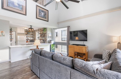 Historic Kailua Village Condo | Kailua Bay Resort#2-306: Top Floor Corner 2 bedroom condo with Ocean Views