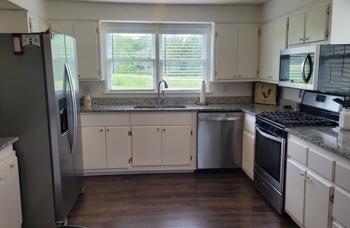 Waldron House | Kansas City 3-bedroom farmhouse on peaceful acreage near Legends entertainment!