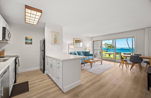 Wailua Condo | Kapaa Shore Resort A101, Oceanfront, King Bed, Ground Floor, End Unit, AC