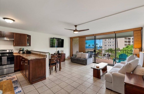 Kihei Condo | Kihei Alii Kai A 302 - HUGE lanai! Kamaole Beach is steps away