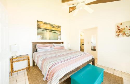 Kahaluu Bay Apartment | King Palm Ocean views King bed walk to beach Free WIFI parking BBQ