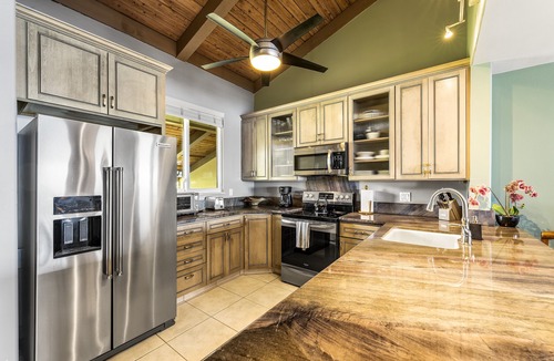 Kahaluu-Keauhou Condo | KKSR5303 DIRECT OCEANFRONT, TOP FLOOR W/LOFT, REMODELED, AIR CONDITIONING!