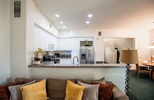 Ko Olina Condo | Ko Olina Coconut Plantation 3BR End-Unit Pool Views & Beach Walk