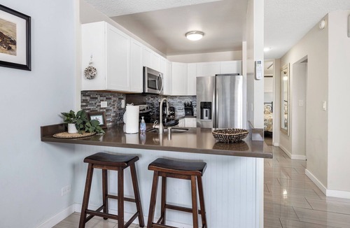 Historic Kailua Village Condo | Kona Alii 707 Stunning Top Floor Penthouse w/Roof Top Deck, AC, & Elevators