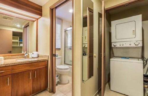 Kailua-Kona Resort | Kona | Couples Hawaii Coast Stay | Pool + Views