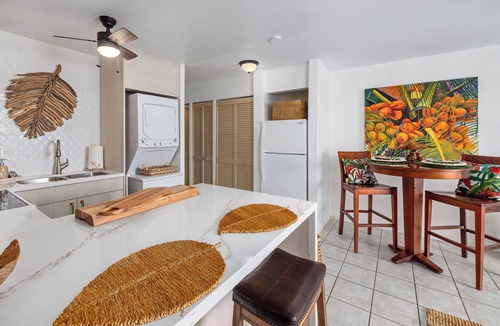 Kailua-Kona Condo | Kona Isle E23 DIRECT OCEAN FRONT, REMODELED, 2nd floor, Gorgeous 1/1