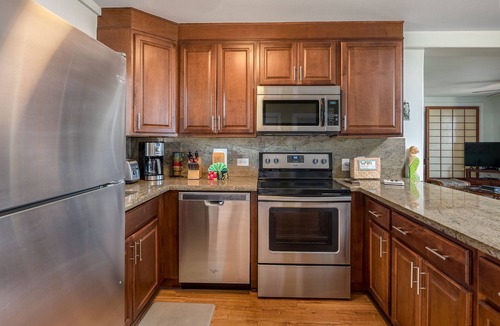 Historic Kailua Village Condo | Kona Oceanview Penthouse in Kailua Village - Best Ironman location/Kona view!