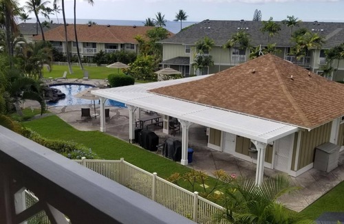 Kailua-Kona House | Kona Sea Ridge cozy 2/2 townhome with resort style pool and work out room.