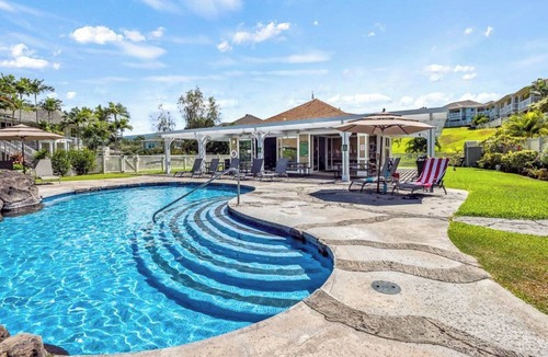 Kailua-Kona House | Kona Sea Ridge cozy 2/2 townhome with resort style pool and work out room.