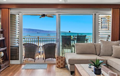 Historic Lahaina Front Street Apartment | Lahaina Roads 306