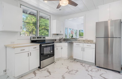 Lanikai House | Lanikai Loop 3-bedroom 2-bath house, with lovely yard, a quiet relaxing getaway.