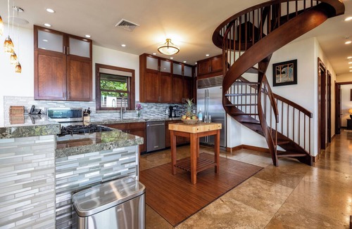 Haleiwa House | Large Luxury Beachfront Family Estate Chun's Reef A/C Hot Tub