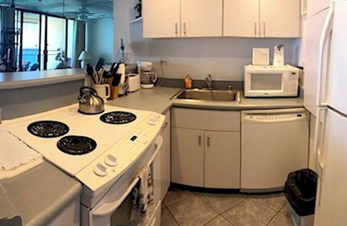 Makaha Condo | LEGAL BEACHFRONT CONDO-GREAT VIEWS!-FREE PKG/WIFI, POOL,HOT TUB,TENNIS/PICKLE 6