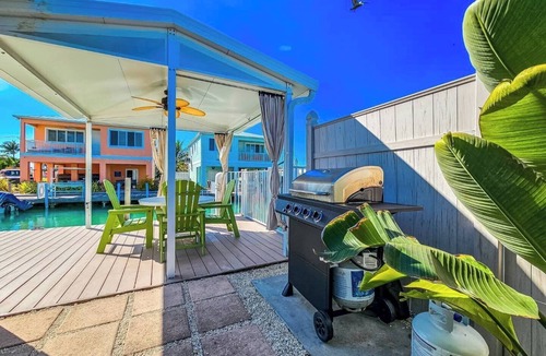 Little Venice House | Little Key Lime 2 bedroom 1 bath Conch house with 2 kayaks, 3 bikes, 51 Ft of Dockage